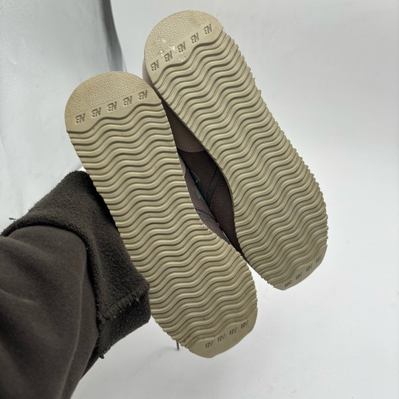 New Balance Women’s 7.5 X J. Crew Grey Suede 620 Lace Up Sneakers - Picture 4 of 9